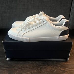 Women’s Brand New Size 8.5 Nautica White Sneakers with Steam Pop/Navy Detail